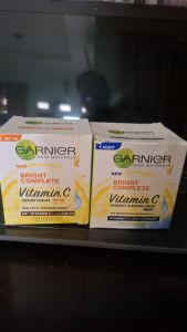 Garnier. Ligth Complete Daily Kit-krim siang malam(untuk kulit cerah cepat) 50 ML