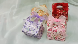 🌈🌈กล่องของขวัญ ของชำร่วย ลายดอกไม้ พร้อมโบว์แก้ว มี 4 สี