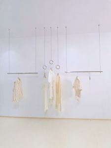 Simplified Design Stainless Steel Clothing Display Rack for Womens Wear Shop Window Hanging Rod Shopfitting Hanger