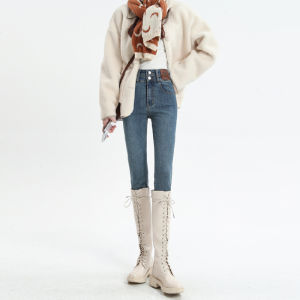 กางเกงยีนส์ทรงเข้ารูปเอวสูงหนาขนแกะสำหรับผู้หญิงในฤดูใบไม้ร่วงและฤดูหนาว กางเกงบุขนแกะทรงเข้ารูปทรงเข็มกลัดยืดหยุ่น