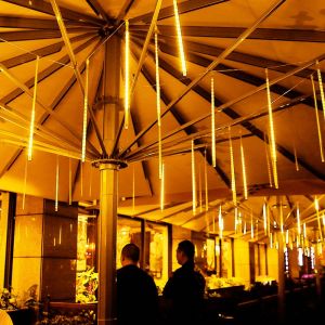 ไฟ LED ฝนดาวตก ใช้แบตเตอรี่ AA สำหรับตกแต่งงานปาร์ตี้วันหยุดคริสต์มาส งานแต่งงาน บ้าน สวน