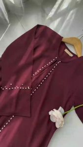 Abaya 2025 Warna Burgundy Viral Terlaris/Gamis Abaya Kamalia Model 2 Layer Bahan Ceruty Babydol Full Furing Aplikasi Payet Mutiara/Abaya Dress Jumbo Ukuran M L XL XXL/Abaya Cantik Simple Elegant Edisi Lebaran 2025