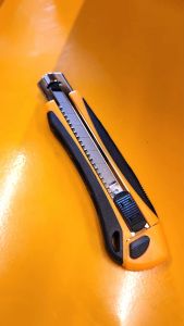 Tolsen Snap-off Blade Cutter Knife w/ Free 3 Blade (25x140mm) ABS+TPR Handle 30016