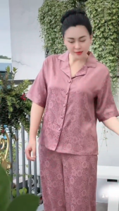 ĐỒ BỘ TRUNG NIÊN CHẤT LỤA GẤM 2 DA CAO CẤP MỀM MƯỢT SANG XỊN CHO QUÝ CÔ TỰ TIN DẠO PHỐ - QÙA TẶNG 20/10 CHO MẸ BÀ