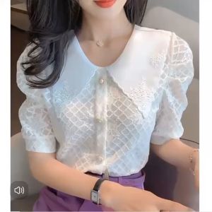 เสื้อชีฟองลูกไม้ด้านบนผู้หญิงแขนสั้น 2024 ใหม่ฤดูร้อนขนาดใหญ่คอตุ๊กตาสั้นเสื้อขนาดเล็กสีขาวเฟอร์