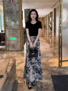Fashionable Elegant Lace Back Short Sleeve T-Shirt and Skirt Set
