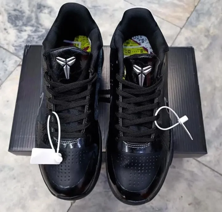 Kobe blackout sale shoes