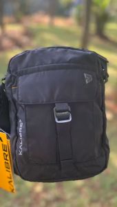 Tas Selempang Kalibre Farer New Travel Pouch 922116000 Black: Tas Pria & Wanita
