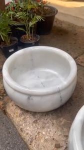 อ่านรายละเอียดเกี่ยวกับ อ่างหินอ่อนหินอ่อนแท้ขนาดกว้าง 25cm ซึ่งเป็นสีขาวลายหินอ่อน