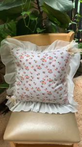 Gối tựa lưng sofa phối bèo ren bi hồng hoa nhí Nhà Xinh Decor trang trí nhà cửa phòng khách dễ thương