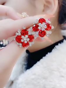 Bông tai hình bông hoa đính đá đỏ phiên bản Hàn Quốc