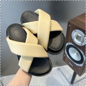 ทนทาน (ไม่) แม้รองเท้าแบนรองเท้าแตะฤดูร้อนแฟชั่นฤดูร้อนรอบนิ้วเท้ารองเท้าแตะขนมปัง