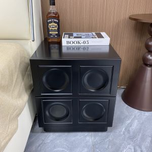 ตกแต่งห้องนอนสไตล์ย้อนยุค สีดำ ไม้แข็ง ชั้นวางของข้างเตียง เรียบหรู สไตล์ฝรั่งเศส บ้านพักผ่อนสไตล์ย้อนยุค เรียบหรู