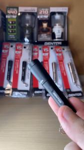 GENTOS ไฟฉายมินิ แบรนด์ญี่ปุ่น รุ่นขนาดจิ๋ว 25กรัม สว่างนาน 12ชั่วโมง กันน้ำ100% แถมถ่านAAA 1ก้อน พวงกุญแจ" ถูกเรียกใช้ภาษาไทย