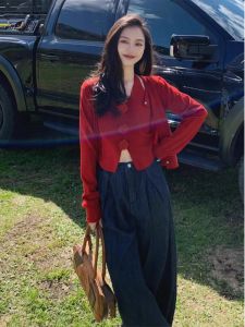 Stylish French Knitwear Set for Women Autumn New Arrival Fashionable Slim Fit Floral Necklace Sweater Two-Piece Suit