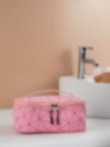 Tas Kosmetik Travel: Tas Kompak untuk Makeup & Koper Make Up