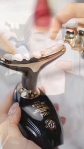 EMS Perangkat Kecantikan Leher Wajah Mikro Pemijat Wajah Pengencang Peremajaan Anti Kerut Pengangkat Getaran Ultrasonik