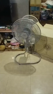 Quạt lửng chân quỳ công nghiệp Thái Lan Hatari HT-IS18M1 [ Hàng chính hãng]