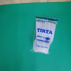 sendok makan plastik murah/sendok makan kathering / sendok makan plastik premium / sendok bening merk tirta 1 pack isi 25 pcs. Bahan kokoh kuat dan anti pecah / sendok anti pecah