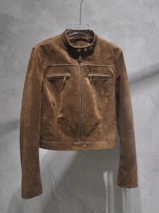 เสื้อแจ็คเก็ตหนังสัมผัสกำมะหยี่ทรงเข้ารูปสไตล์มอเตอร์ไซค์สำหรับผู้หญิง ฤดูใบไม้ผลิ 2025 ทรงสั้น สีน้ำตาล แขนยาว ปกตั้ง