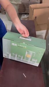 Bình nước thủy tinh cao cấp có tay cầm kèm 4 cốc Bộ ấm nước 1000ml thiết kế vân sọc sang trọng