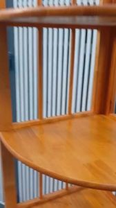 Kệ góc 5 tầng sâu 38cm ngang 38cm cao 157 cm  gỗ cao su  màu cherry  bóng  đẹp đã xử lý tẩm sấy chống mối mọt bền hơn nhiều so với gỗ thông và MDF. Đa năng dễ di dời.tháo ráp.