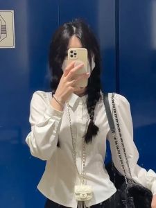 Atasan kemeja lengan panjang kerah V standar lengan pendek wanita retro gaya Korea