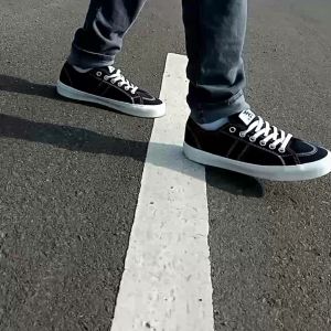 EMOE - sepatu lumia black white low/sepatu casual/sepatu sneakers/sepatu pria kets terbaru