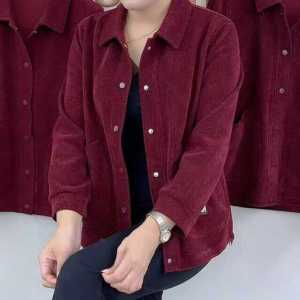 เสื้อแจ็คเก็ตคอโปโลผ้าคอร์ดูรอยคุณภาพสูงสำหรับผู้หญิงวัยกลางคน ฤดูใบไม้ร่วง 2025 ใหม่ แฟชั่น กระเป๋าคู่ เสื้อตัวบน