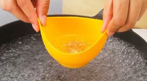 Premium Silicone Egg Poacher Poach Pods 4 Pieces  Creative High Temperature Resistant Silicone Egg Cooker Environmentall