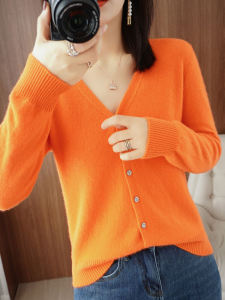 ฤดูใบไม้ผลิฤดูใบไม้ร่วงใหม่ถักเสื้อกันหนาวคอวีสไตล์บางหลวมพอดีกระชับสัดส่วนสากลแขนยาวฐานชั้นแจ๊กเก็ตที่เรียบง่าย