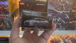 Mô Hình Xe Thể Thao Cao Cấp Tomica Premium No.17 Nissan GT-R Chính Hãng