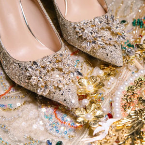 รองเท้าส้นสูงคริสตัลสีแชมเปญรองเท้าแต่งงาน ผู้หญิง สวมใส่สบายสองทาง เรียบหรู รองเท้าแฟชั่นเดี่ยวสําหรับชุดเจ้าสาว