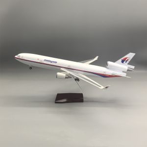 47cm Malaysia MD-11 Resin Diecast Airplane Model Kit 1/130 Scale Collectible Adult Gift with Stand for Aviation Enthusiasts