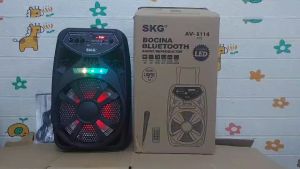 cholly.shop SKG ลําโพง AV-8114 (BT8) 8นิ้ว ลําโพงขยายเสียงมีล้อลาก เชื่อมต่อบลูทูธได้ แถมฟรีไมโครโฟน ประกันSKG 1ปี