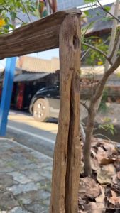 กระจกไม้สัก รูปทรงอิสระ กว้าง 52 cm สูง 62 cm หนา 4-5 cm  กระจกส่อง กระจกไม้ กรอบไม้สัก แบบโบราณ แขวนติดผนัง