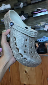 Crocs Baya Glitter CLOG รุ่น 10126 -VN รองเท้าลำลองผู้หญิง รองเท้าแตะแบบสวม