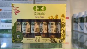 ยาดมสมุนไพร พิมเสนน้ำ อีราวดี ไทย เฮอร์เบิ้ล 12 กล่อง บรรจุ 1 หลอด