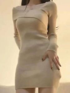 Váy Hở Vai Dệt Kim Ôm Sát Hông Cho Nữ Mùa Xuân 2025 Váy Nữ Tính Cổ Chữ V Dài Tay Không Tay Màu Trơn Không Tay