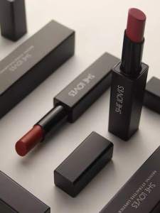 SHE LOVES Magnetic Core Black Tube Lipstick: A Guide to Autumn Winter Matte Lip Gloss