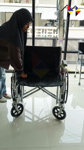 mppc รถเข็นผู้ป่วย เหล็กชุบ พับได้ รุ่น Heavy Duty - สีดำ Heavy Duty Steel Wheelchair (Black)