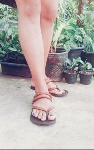 รองเท้าแตะแบบคีบ รัดส้นและไม่รัดส้นได้ในคู่เดียว