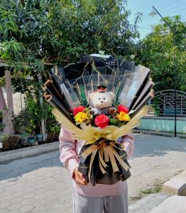 BUKET BONEKA PROFESI DAN 20 SLOT UANG KOSONGAN