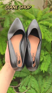 Womens black shoes stylish rubber low-heeled non-slip black shoes casual office black shoes waterproof rubber black shoes slip-on stylish and simple black shoes 085523