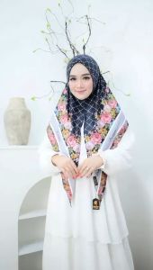 Hijab segitiga instan Nashita by Dauragama