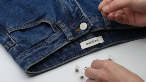 LadyLuxe - Kancing Jeans 1Set Logam Simple Adjustable Bunga Daisy Pengecil Gesper Pengait Celana Denim Logam Penyesuai Lingkar Pinggang Bisa Lepas Pasang RM001