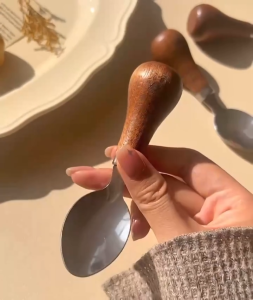 มีดทาเนย ด้ามไม้สไตล์มินิมอล มีดปาดแยม ตัดชีส มีดตัดเนย มีดเบเกอรี่ ความยาว 12.5 cm. ขนาดเล็ก พกพาง่าย