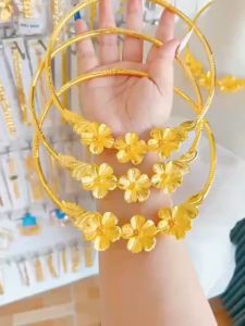 Kiềng cưới chạm hoa 3 bông kèm hộp nhung E.V069