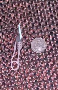 มีดพับจิ๋ว มีดพับเล็ก ด้ามไทเทเนียม ใบมีดสแตนเลส420 ยาวเพียง 25mm น้ำหนักเบา