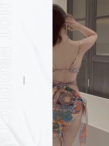 ชู้ว่ายน้ําบิกินี่ ลายดอกไม้ เซ็กซี่ สามชิ้น บิกินี่เซท 3 ชิ้น 2386 40-55kg